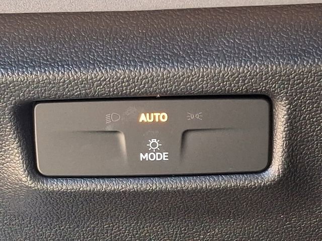 Certified 2025 Volkswagen Tiguan SE R-Line image 25