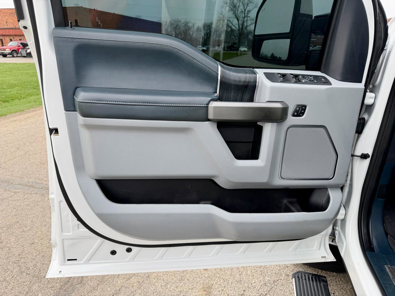 Used 2022 Ford F350 Limited image 18