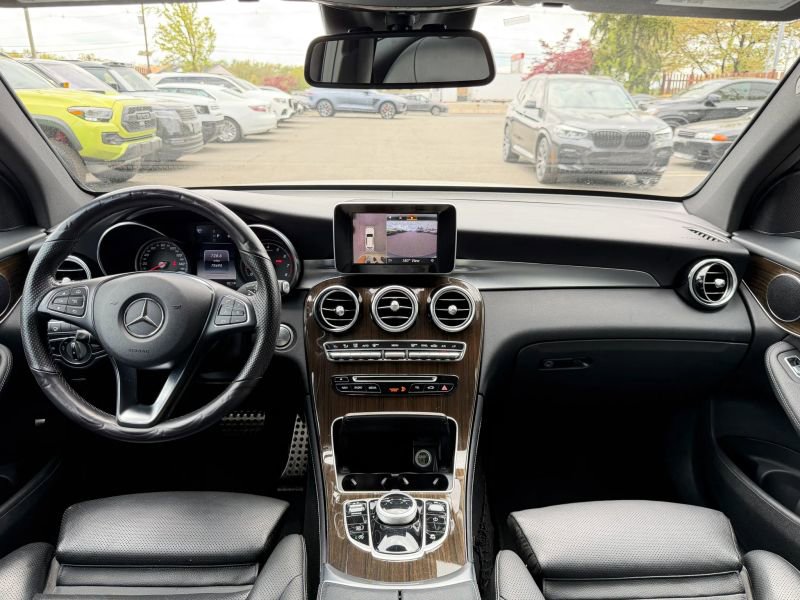 Used 2019 Mercedes-Benz GLC 300 4MATIC image 18