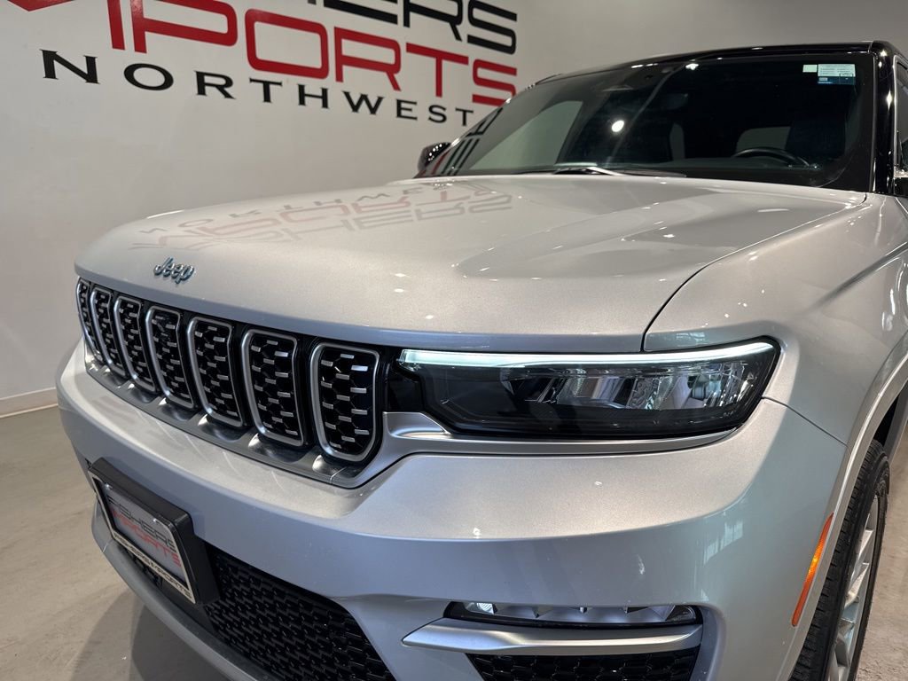 Used 2022 Jeep Grand Cherokee Summit w/ Luxury Tech Group V image 9