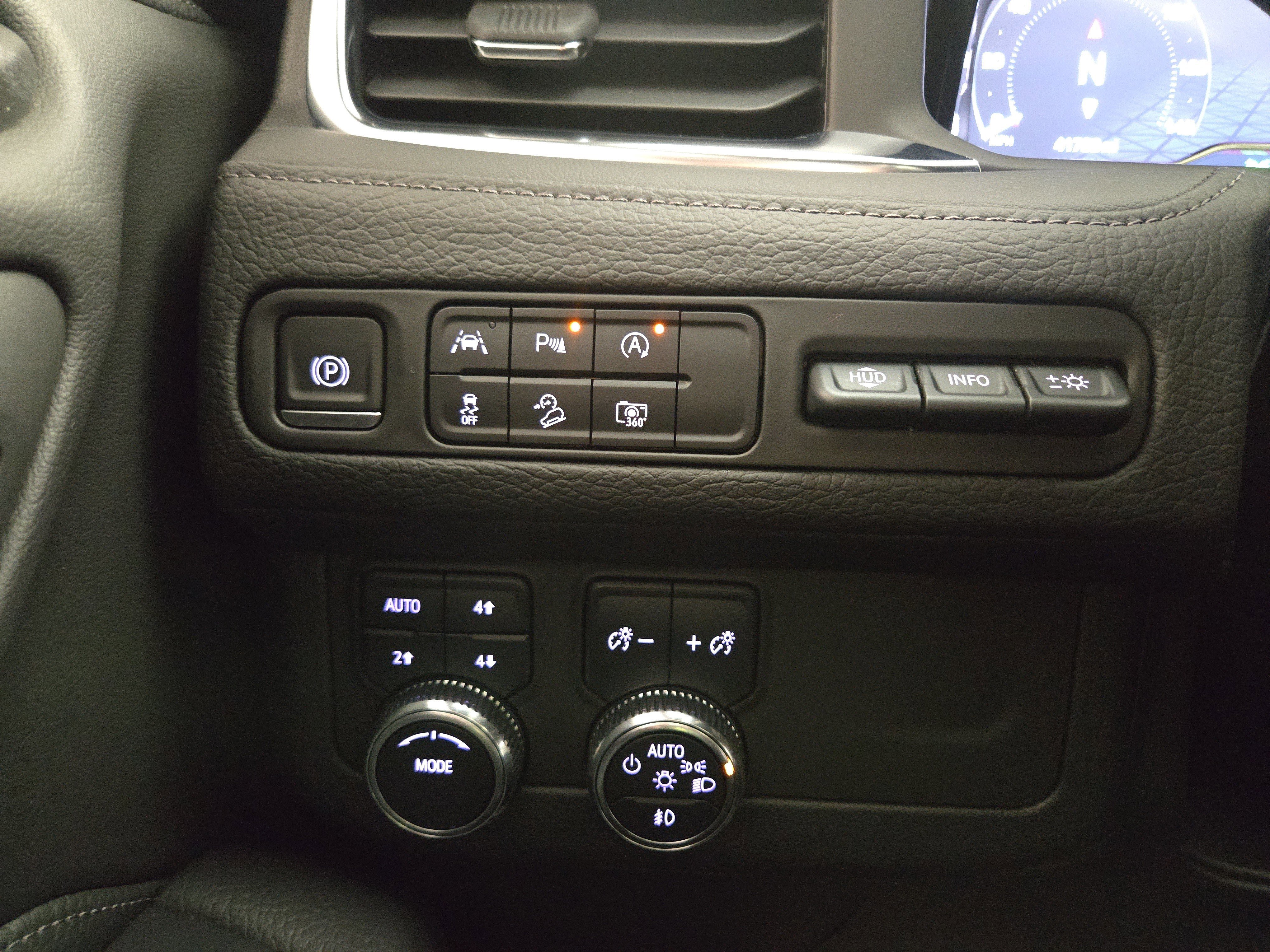 Certified 2023 GMC Yukon XL Denali image 31