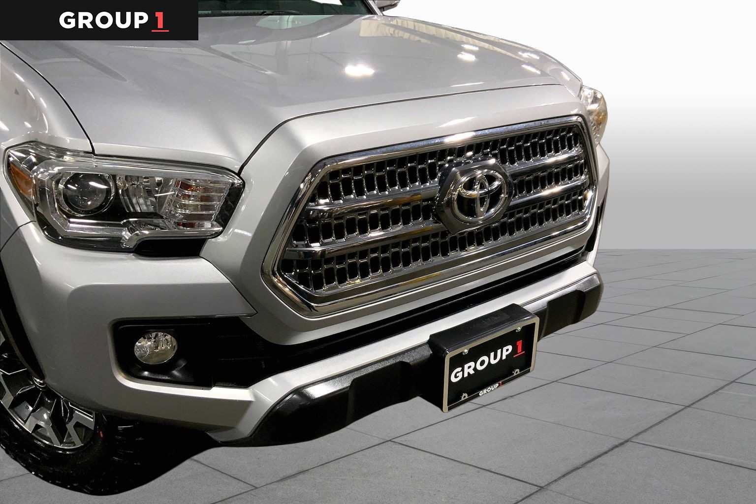 Certified 2017 Toyota Tacoma TRD Off-Road w/ Tow Package AWD/4WD image 29