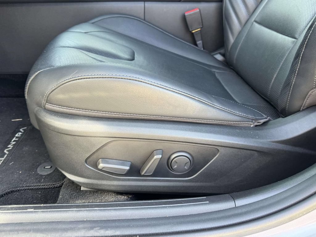 Used 2023 Hyundai Elantra Limited FWD image 20