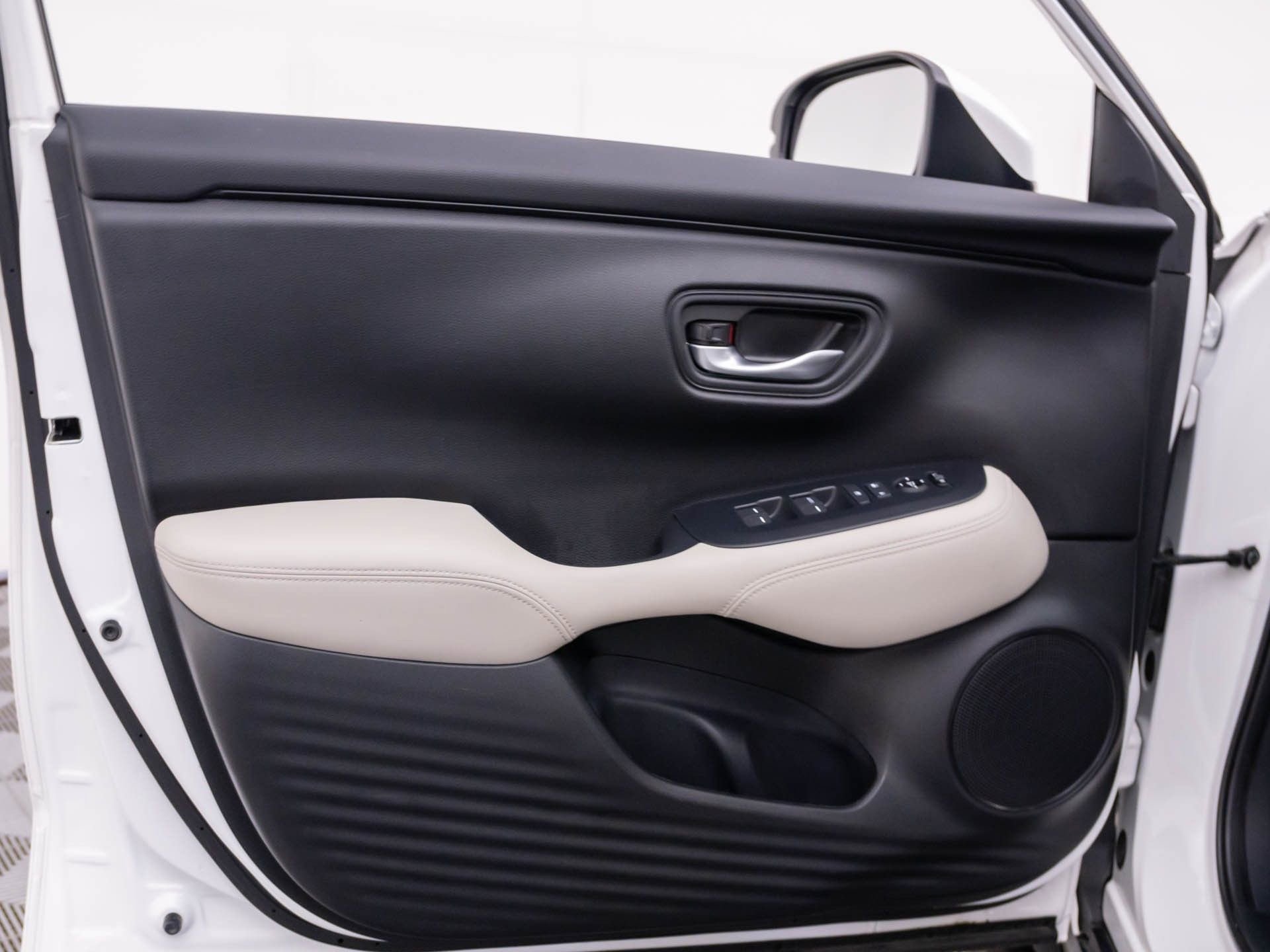 Used 2024 Honda HR-V LX image 13