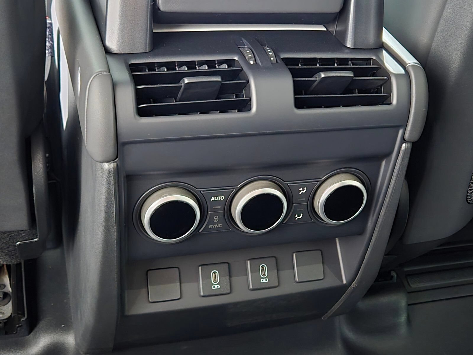New 2026 Land Rover Defender 110 X-Dynamic SE AWD/4WD image 14