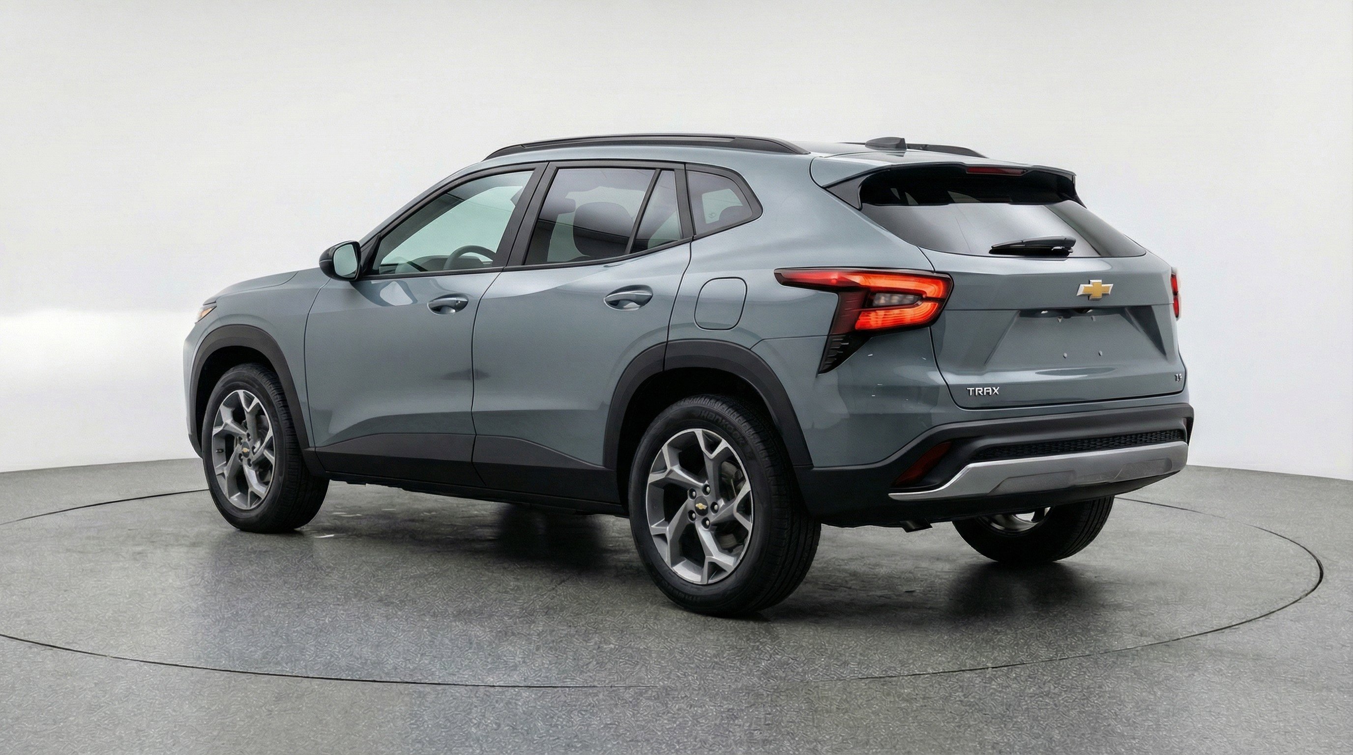 Used 2025 Chevrolet Trax LT w/ LT Convenience Package image 6