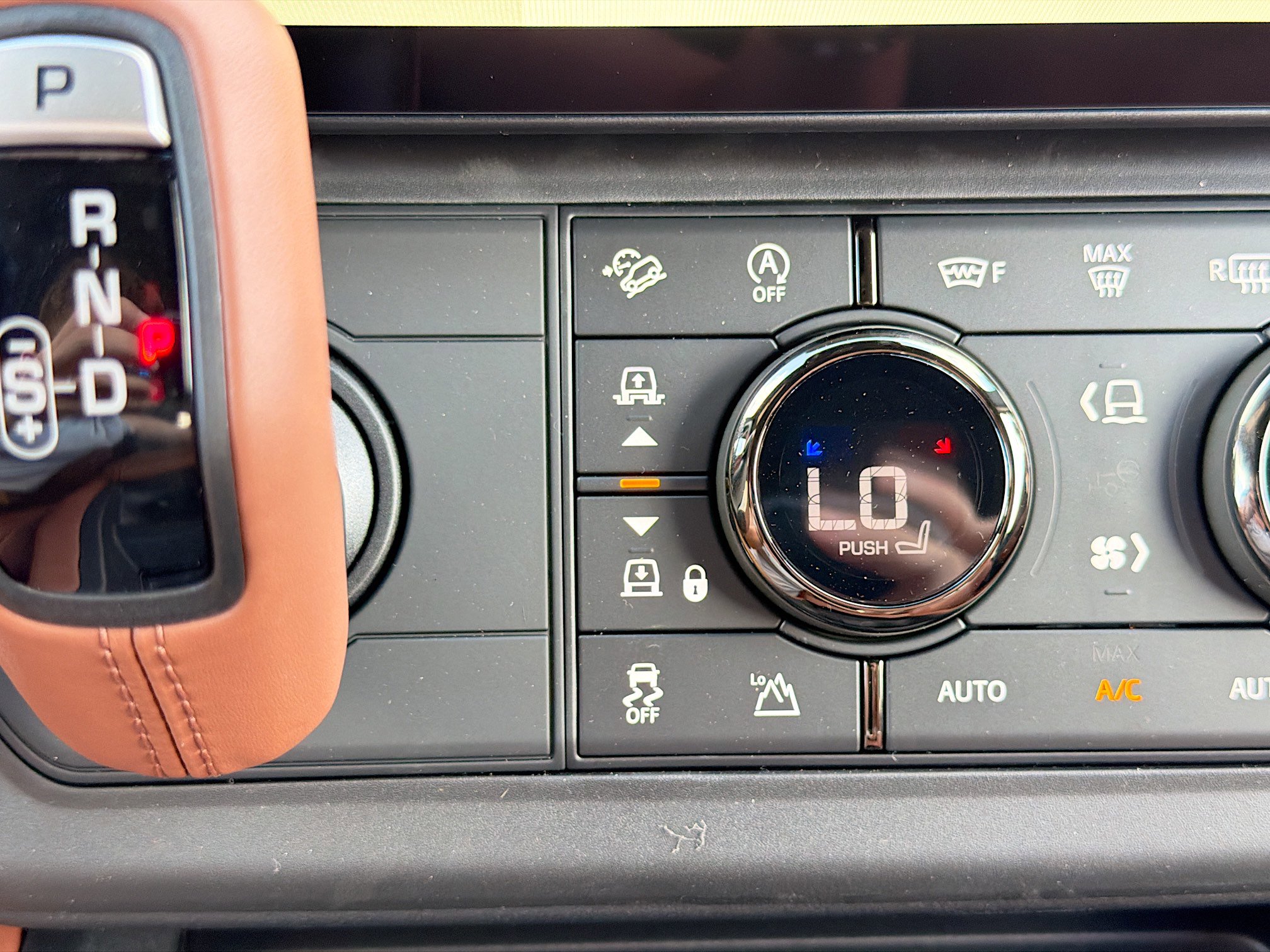 New 2026 Land Rover Defender 110 OCTA image 30