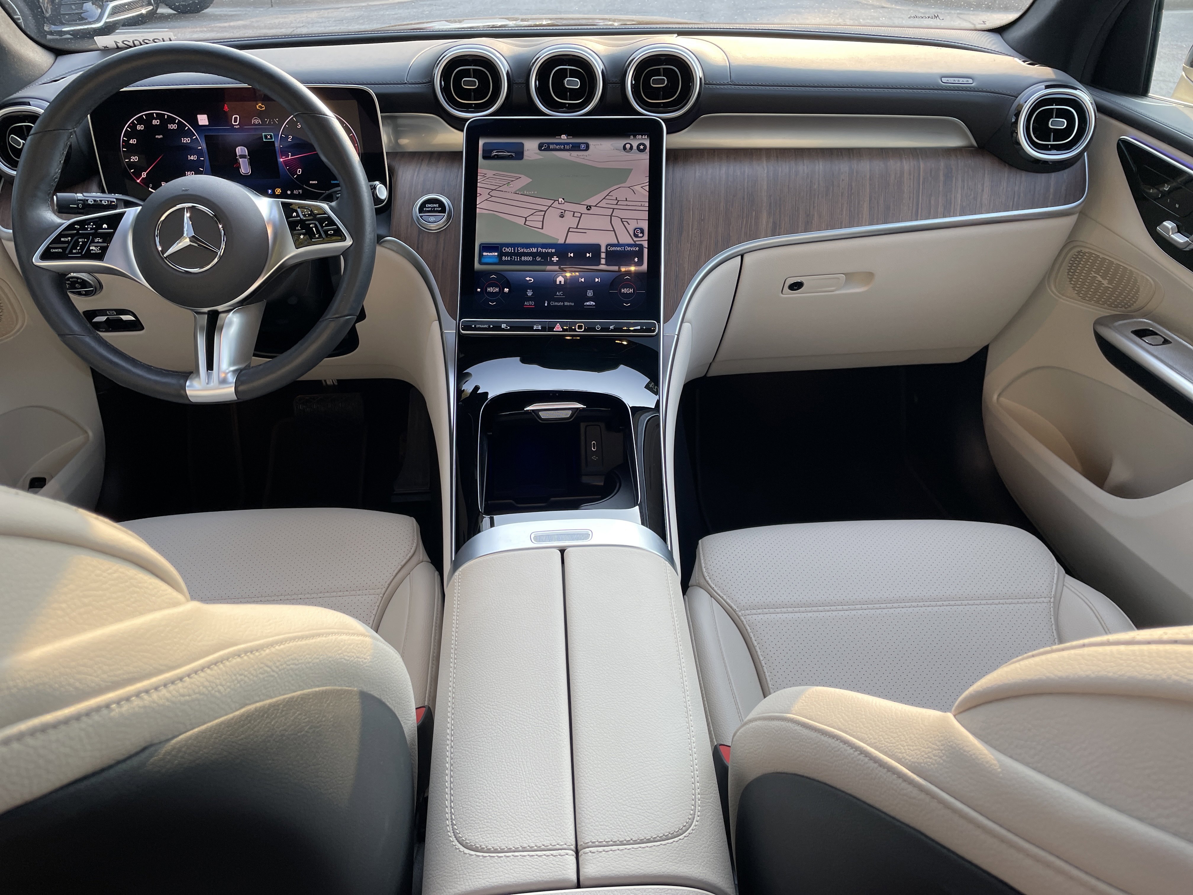 Used 2024 Mercedes-Benz GLC 300 4MATIC image 26