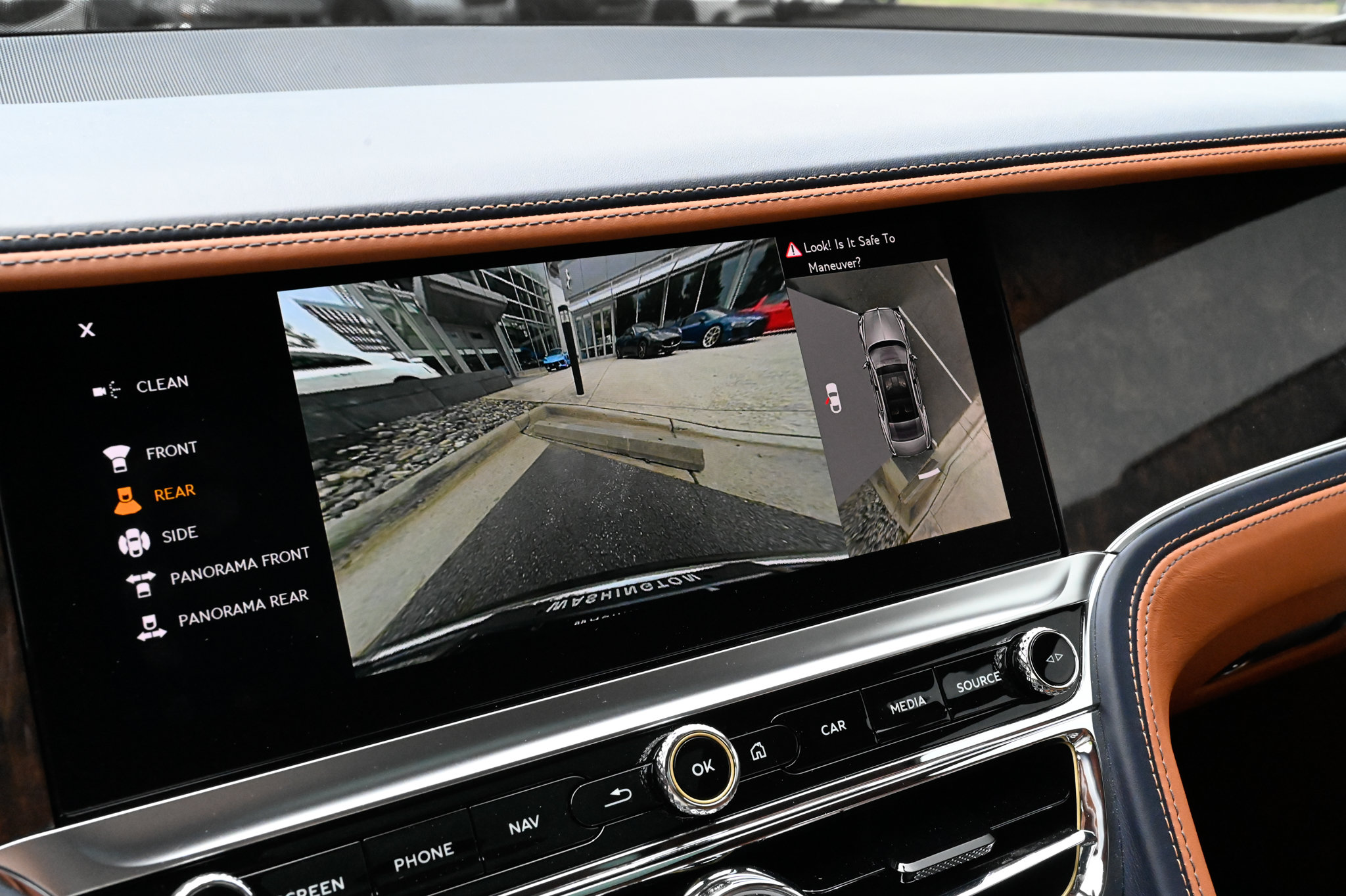 Used 2022 Bentley Flying Spur V8 AWD/4WD image 32