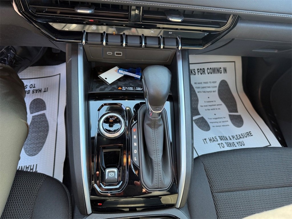 Used 2024 Chevrolet Colorado LT w/ LT Convenience Package II image 21