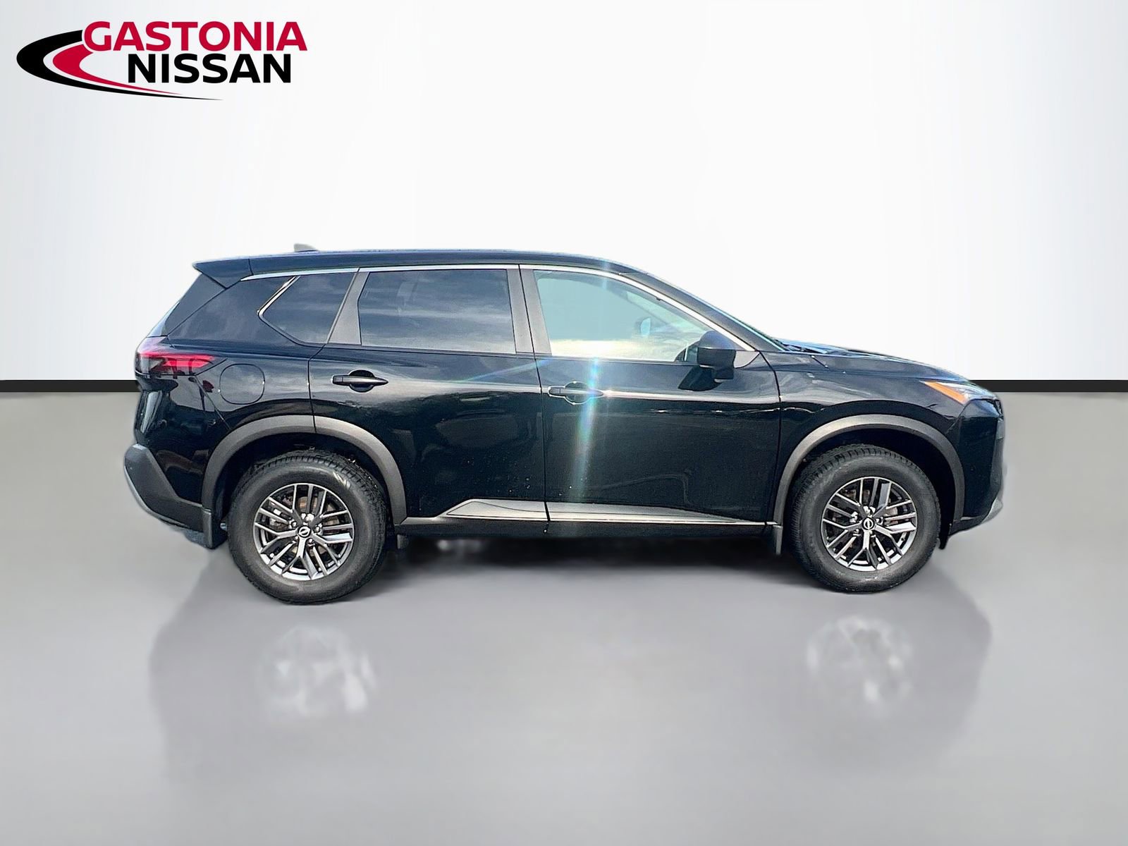 Used 2023 Nissan Rogue S image 10