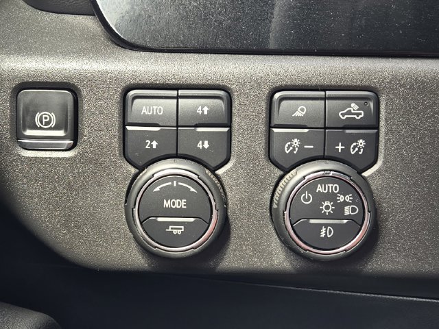 Used 2025 Chevrolet Silverado 1500 LT Trail Boss w/ Convenience Package II AWD/4WD image 27