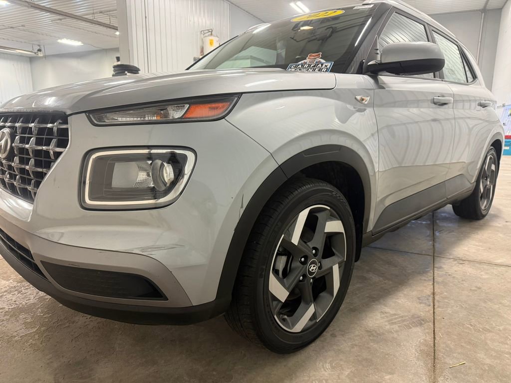 Certified 2022 Hyundai Venue SEL image 7