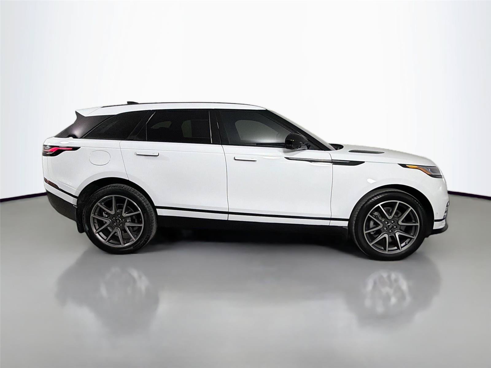 New 2026 Land Rover Range Rover Velar Dynamic SE AWD/4WD image 4