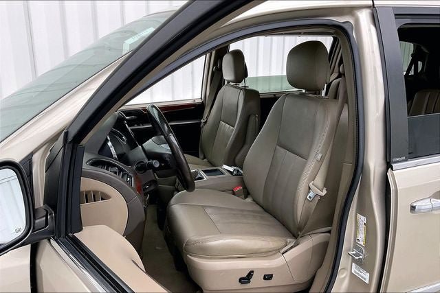 Used 2014 Chrysler Town & Country Touring-L w/ Trailer Tow Group FWD image 8