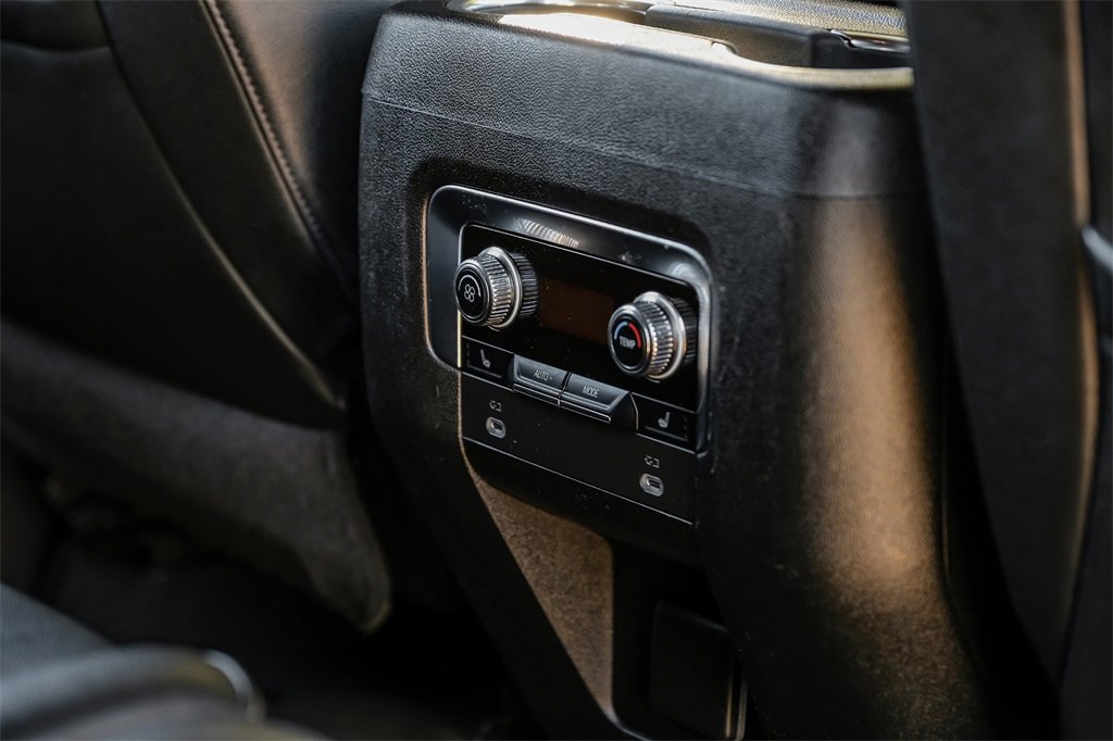 Used 2022 GMC Yukon XL SLT image 38