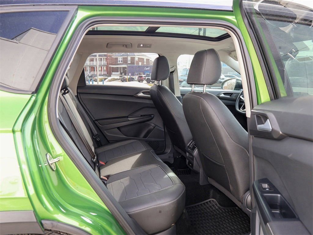New 2025 Volkswagen Taos SE image 28