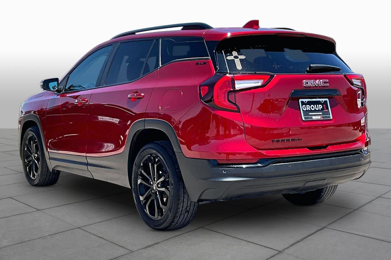 Used 2022 GMC Terrain SLE w/ Driver Convenience Package FWD image 11