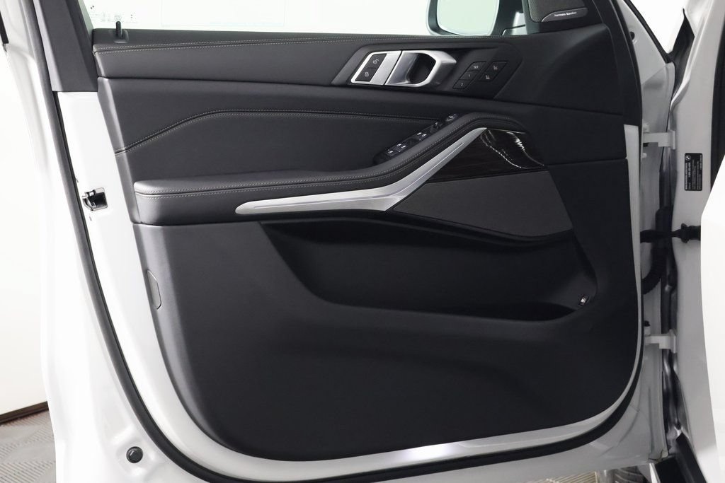 New 2026 BMW X5 xDrive50e AWD/4WD image 7