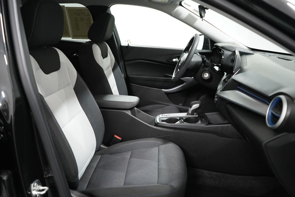 Used 2025 Chevrolet Trax LS FWD image 27