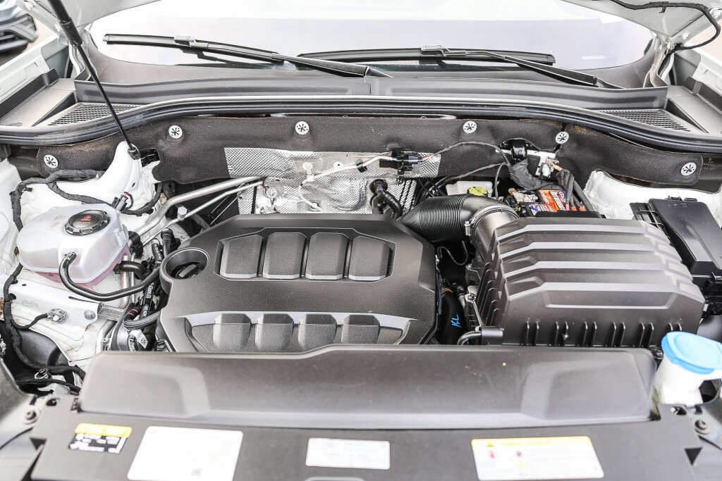 Used 2024 Volkswagen Atlas Cross Sport SE FWD image 15