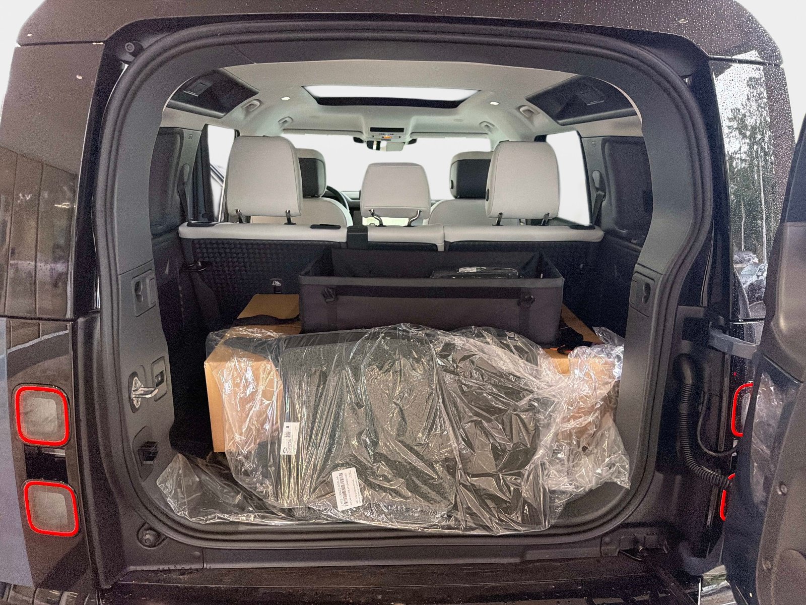 New 2026 Land Rover Defender 110 X-Dynamic SE AWD/4WD image 11