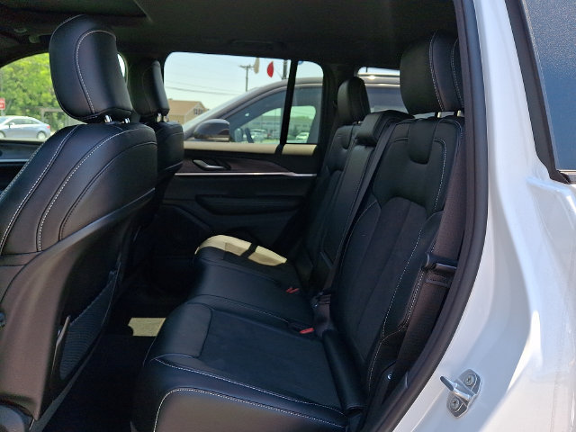 New 2026 Jeep Grand Cherokee Altitude AWD/4WD image 7
