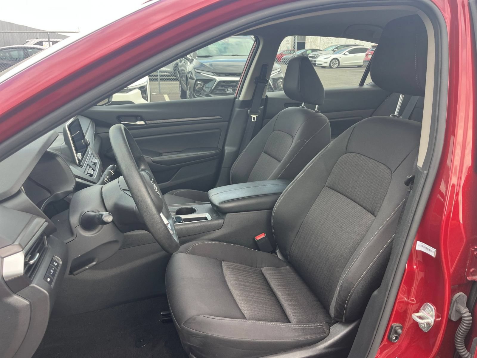 Used 2025 Nissan Altima 2.5 SV FWD image 36
