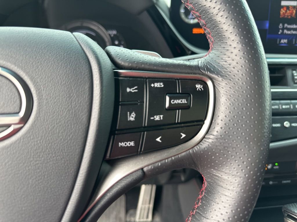 Used 2022 Lexus ES 300h F Sport w/ Accessory Package image 4