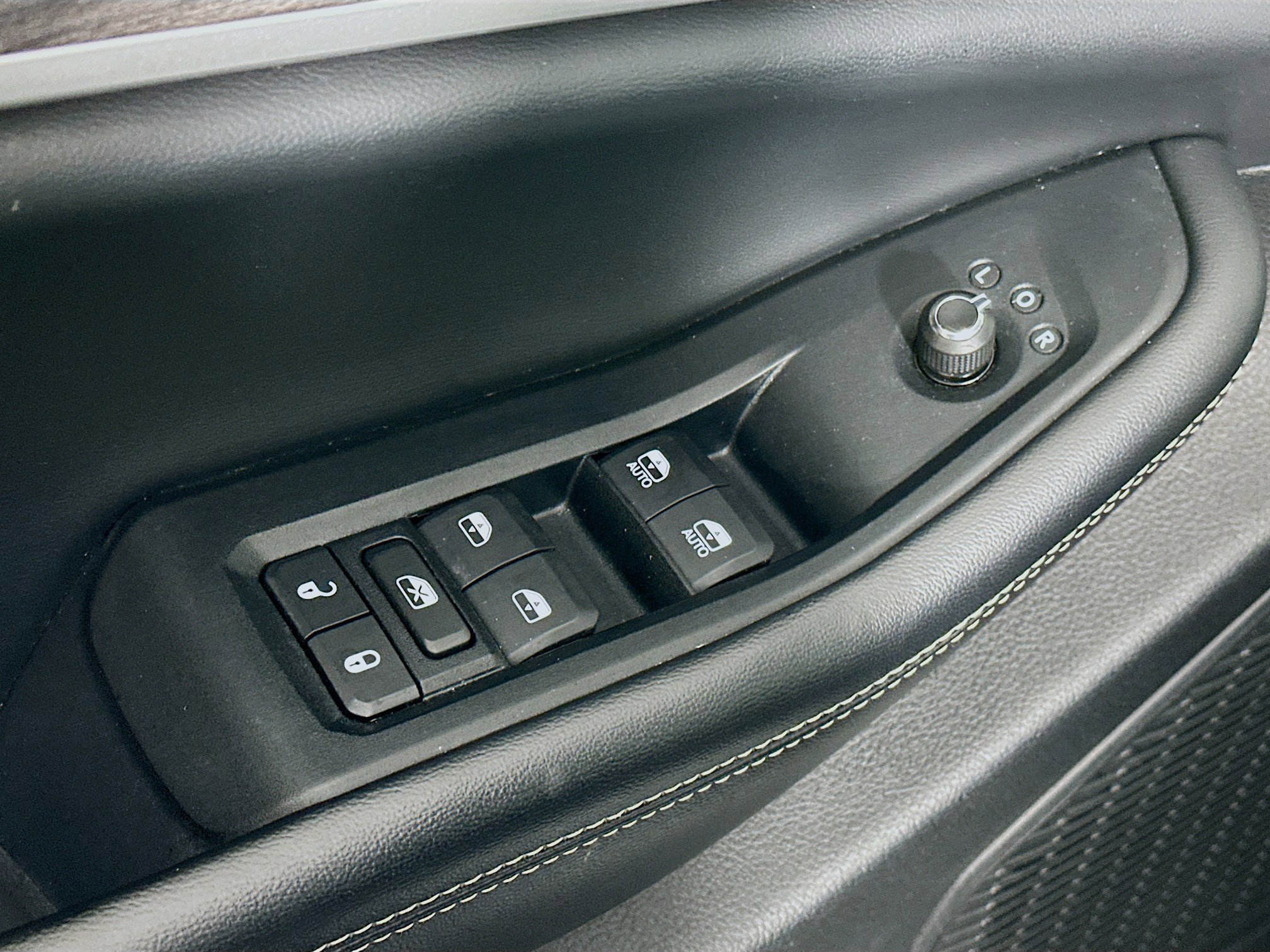 Used 2023 Jeep Grand Cherokee L Limited w/ Luxury Tech Group II image 15