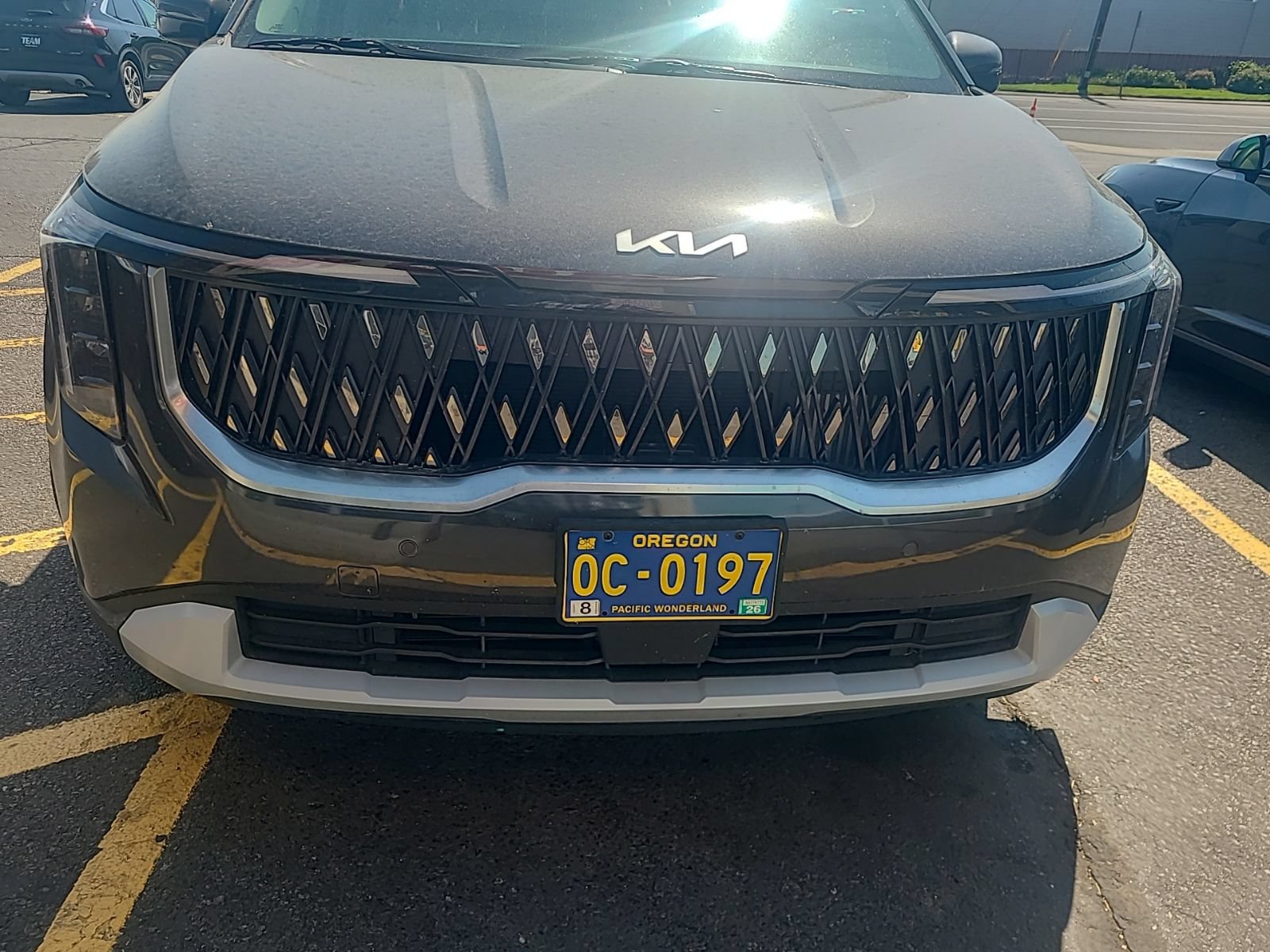 Used 2025 Kia Carnival EX FWD image 9