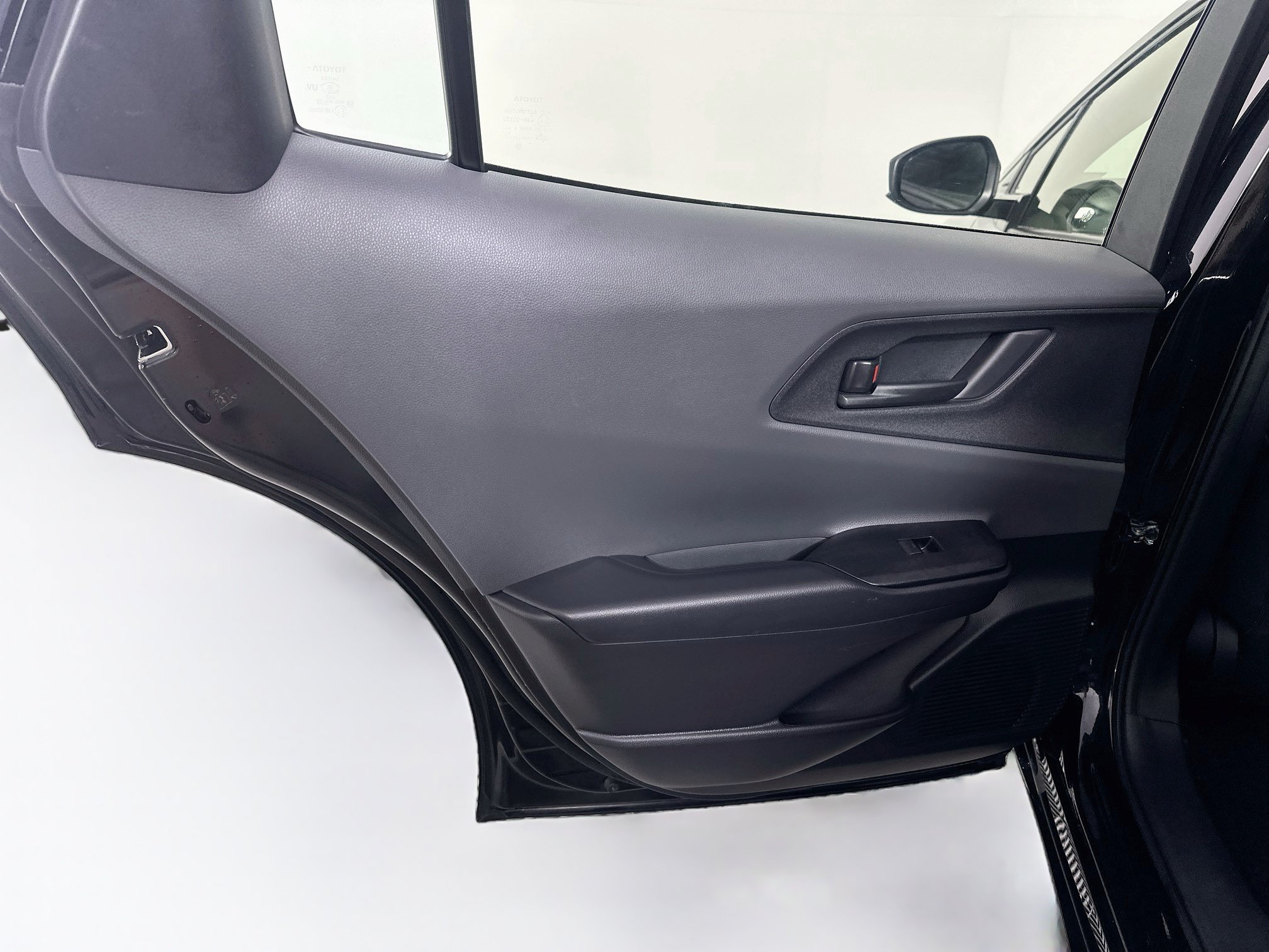 Used 2025 Toyota Prius LE FWD image 26