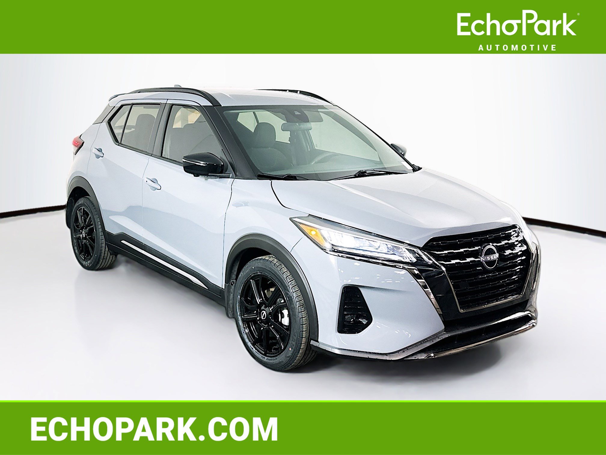 Used 2023 Nissan Kicks SR image 1