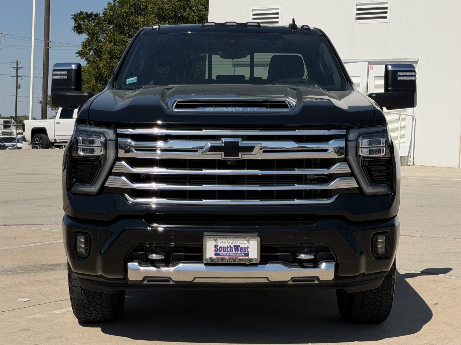Used 2024 Chevrolet Silverado 2500 High Country w/ High Country Premium Package AWD/4WD image 9