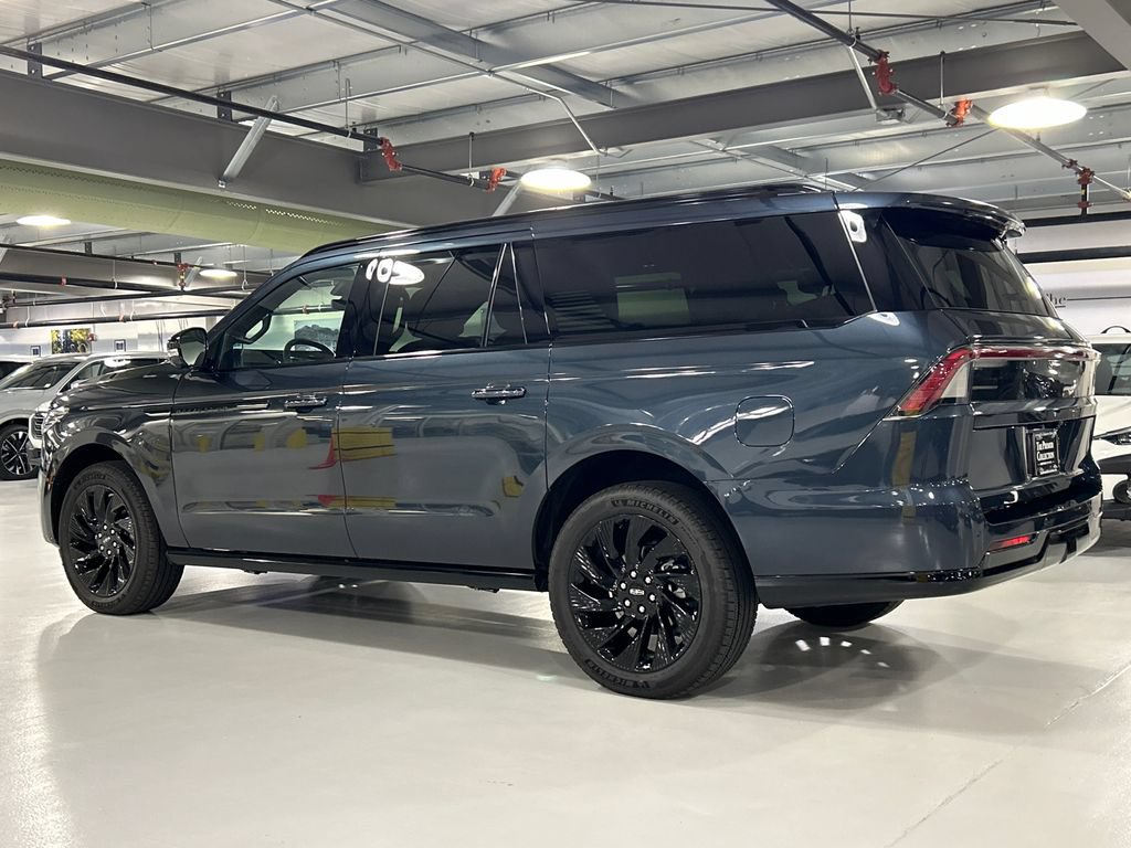 Used 2026 Lincoln Navigator L Reserve w/ Jet Appearance Package AWD/4WD image 4
