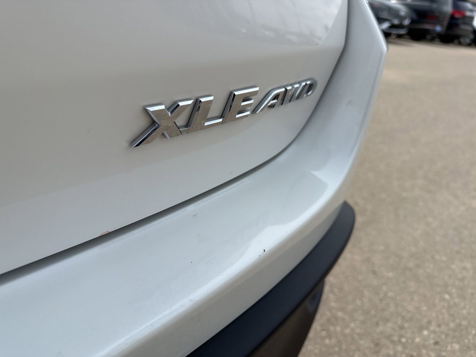 Used 2019 Toyota Highlander XLE AWD/4WD image 5