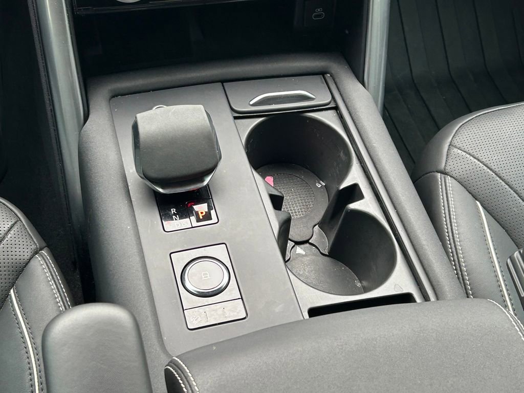 Used 2024 Land Rover Discovery Dynamic SE image 21