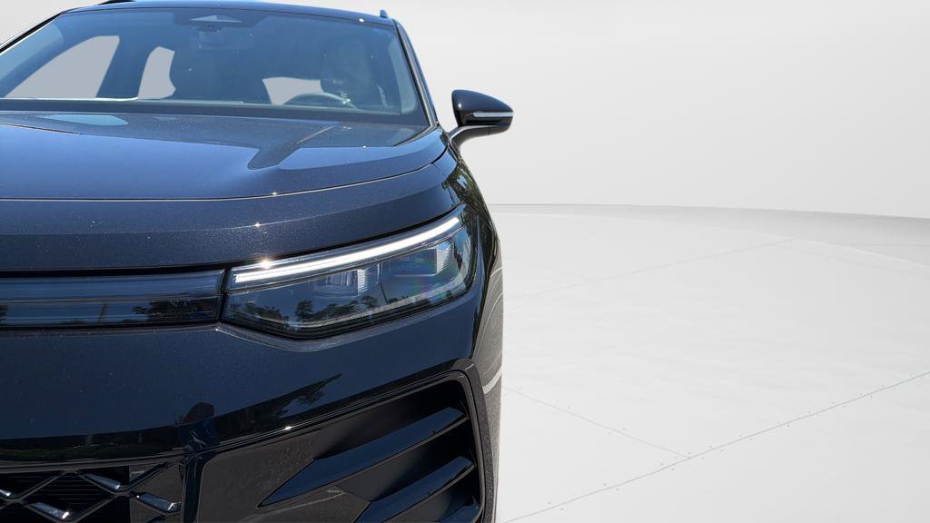 New 2026 Volkswagen Tiguan SE R-Line FWD image 34