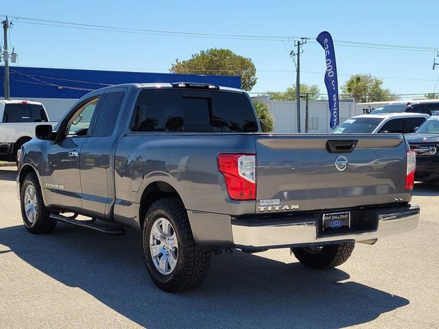 Used 2018 Nissan Titan SV image 4