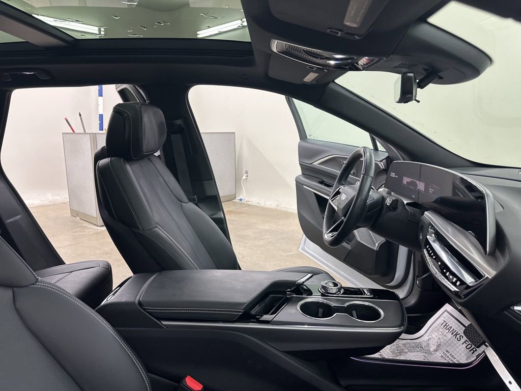 Certified 2025 Cadillac Lyriq Luxury w/ LPO, Floor Liner Package AWD/4WD image 21