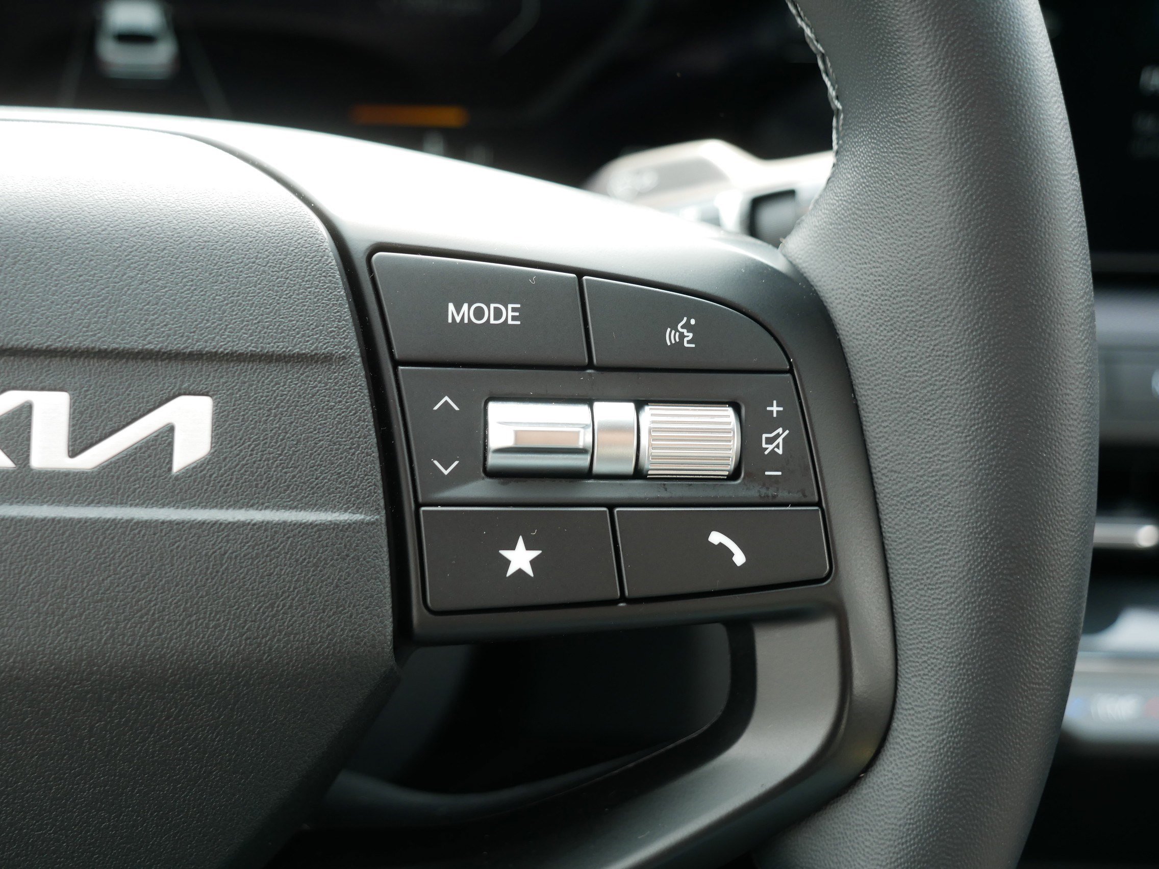 Certified 2025 Kia K4 EX image 30