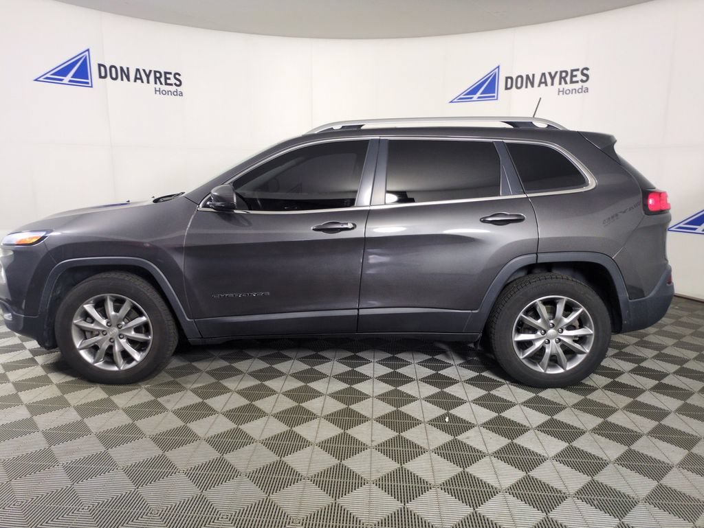 Used 2018 Jeep Cherokee Limited AWD/4WD image 2