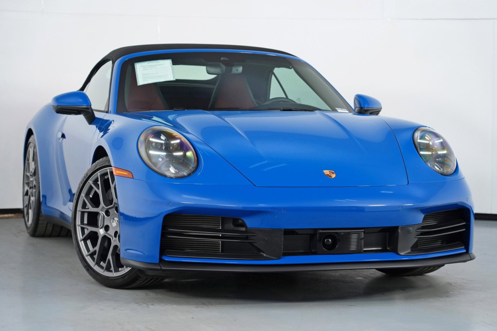 Used 2025 Porsche 911 Carrera RWD image 4