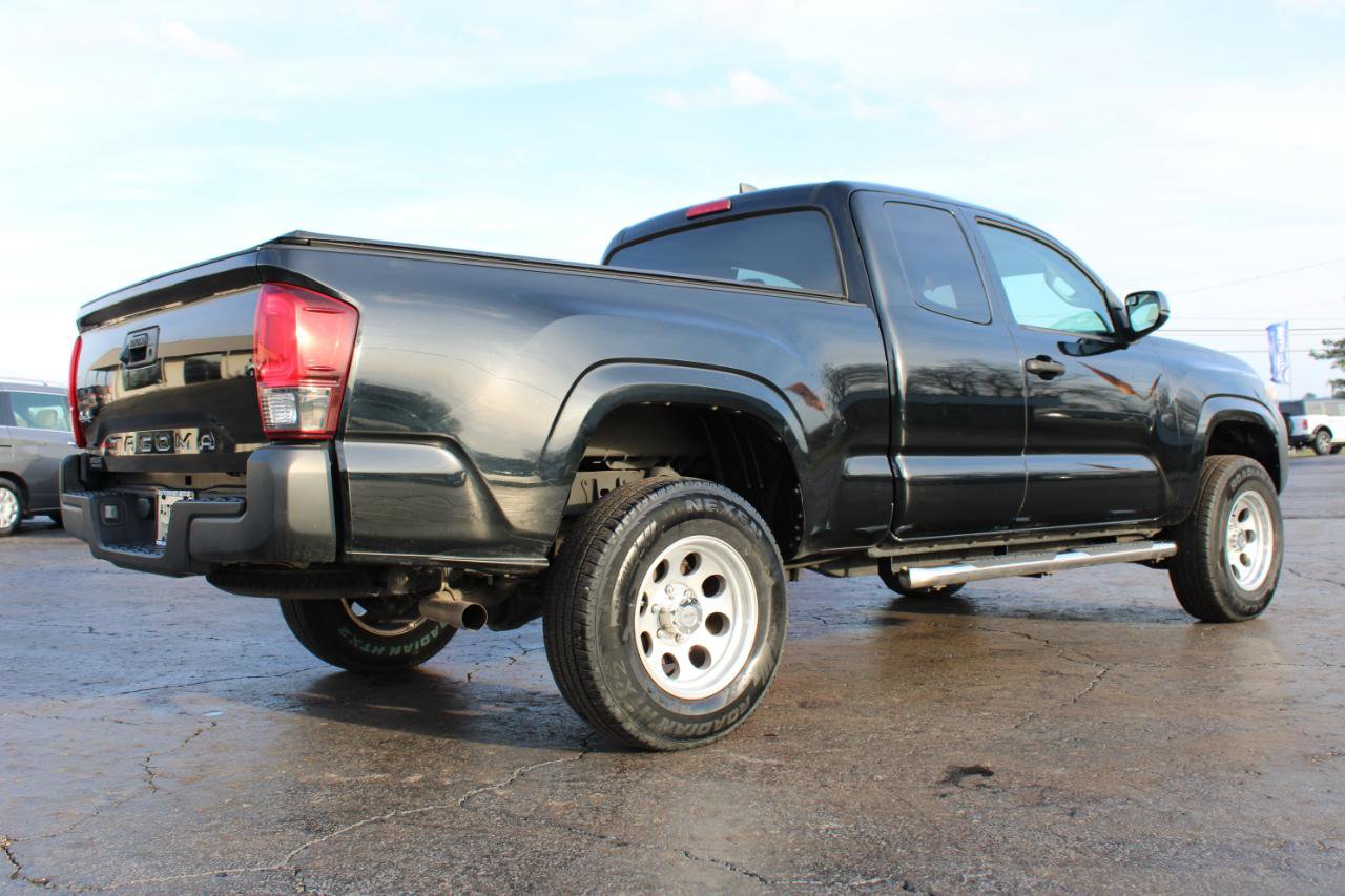 Used 2019 Toyota Tacoma SR image 4