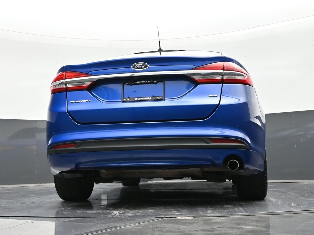 Used 2017 Ford Fusion SE w/ Fusion SE Technology Package image 23