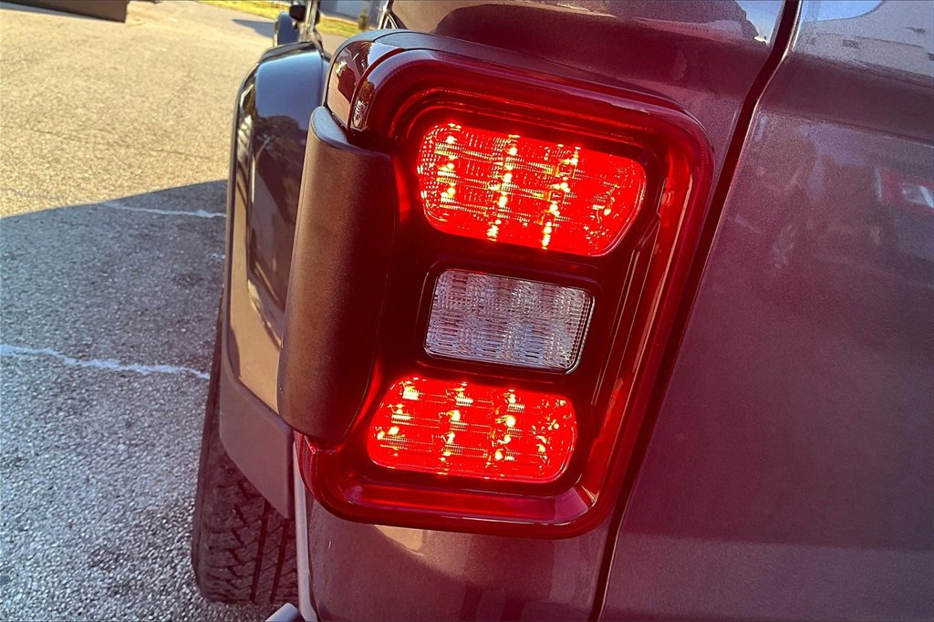 Used 2020 Jeep Gladiator Overland w/ LED Lighting Group image 21