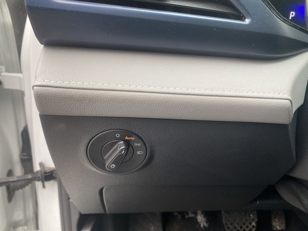 Used 2024 Volkswagen Taos SE image 15