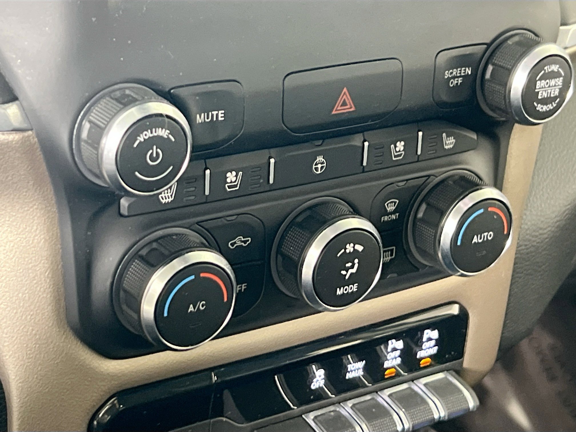 Used 2022 RAM 1500 Laramie AWD/4WD image 19