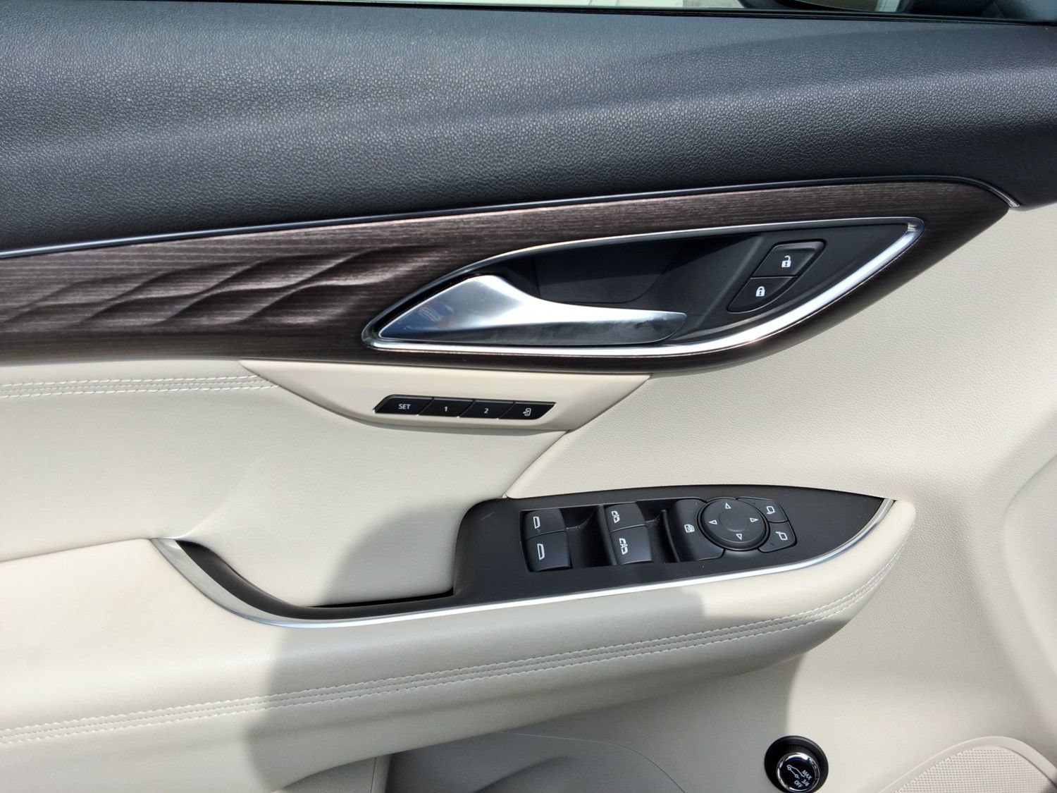 Used 2023 Buick Envision Avenir FWD image 21