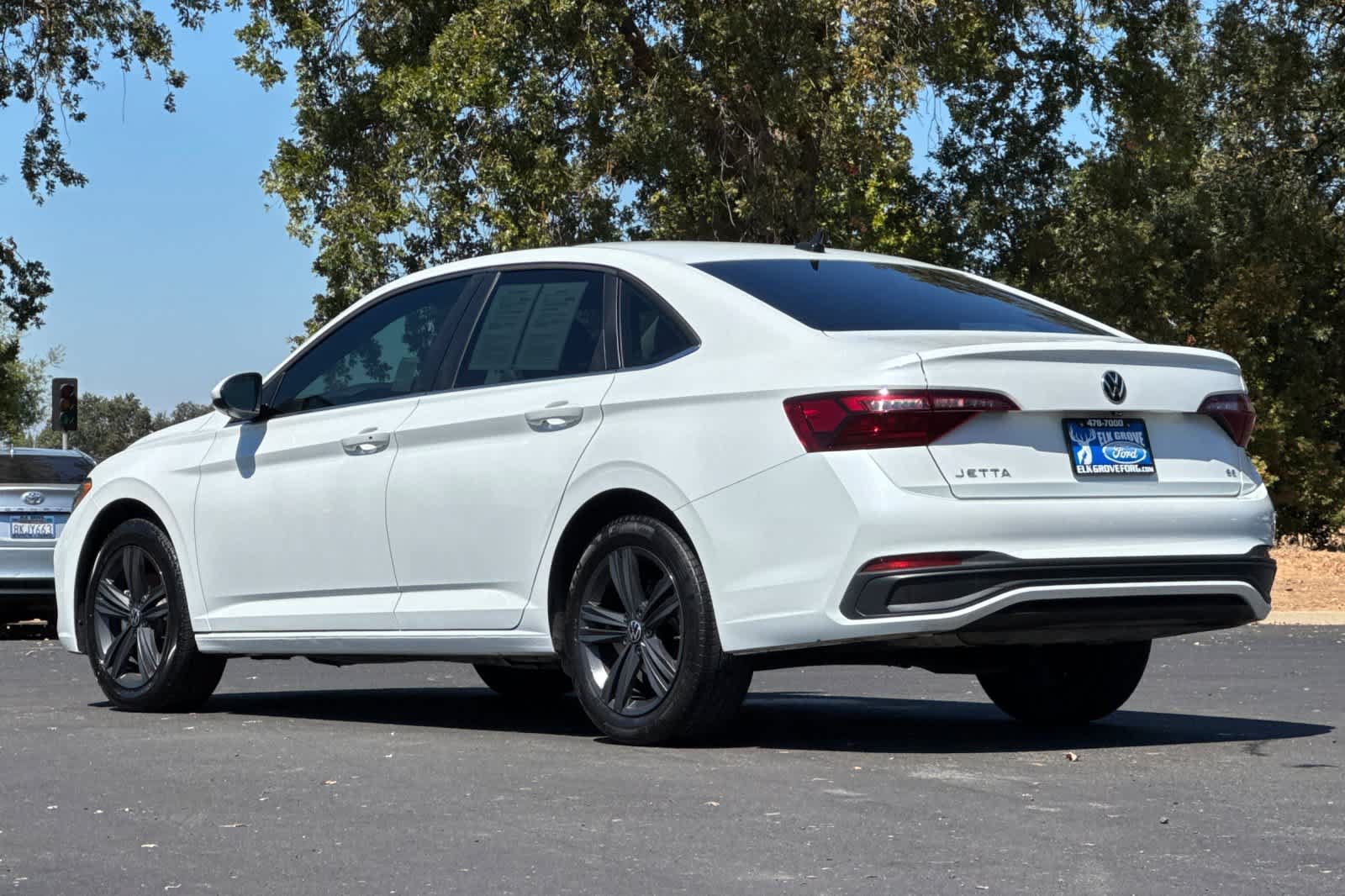 Used 2024 Volkswagen Jetta SE FWD image 6